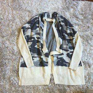 Banana republic army gray and cream cardigan